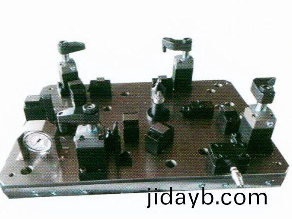 齒輪(lun)室(shi)罩(zhao)蓋液壓裌具